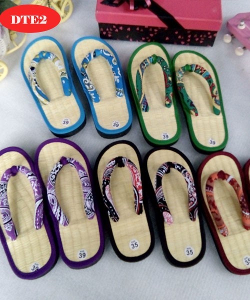 Dép cói đi trong nhà trẻ em